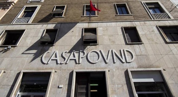 Casapound, notificato il sequestro del palazzo occupato abusivamente. Raggi: «Momento storico»