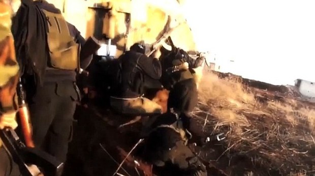 Isis, jihadista filma il momento della sua morte: il video messo online come "omaggio ai martiri"