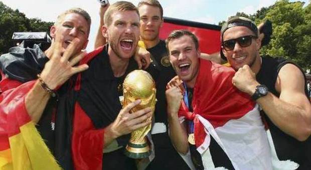 Germania, danneggiata la Coppa del Mondo durante i festeggiamenti
