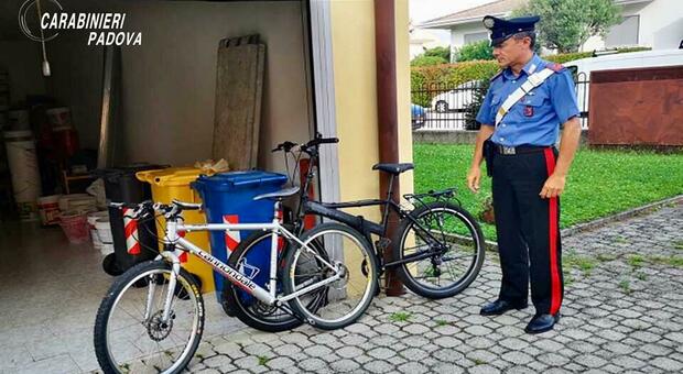 Le biciclette recuperate dai carabinieri appena rubate