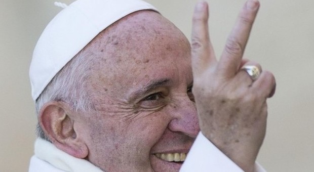"Non rinunciate mai alla felicità...", Il discorso di Papa Francesco è virale, ma la realtà è un'altra