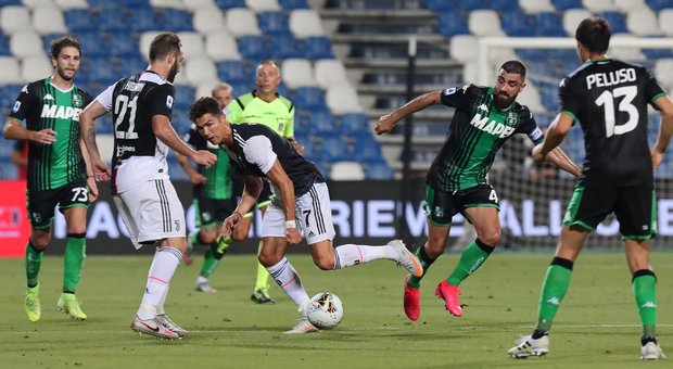 Sassuolo-Juventus 3-3: Alex Sandro salva Sarri: bianconeri a +7 sull'Atalanta