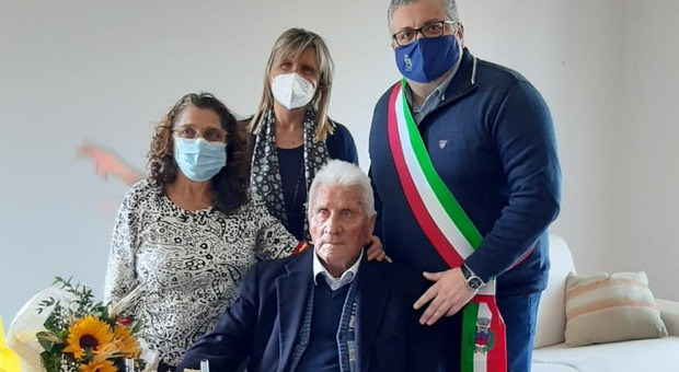 Agropoli, compleanno da record: 107 anni per nonno Luigi