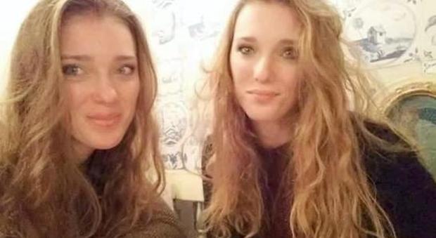 Francesca e Alessandra, le gemelle che "stuzzicano" i laureandi