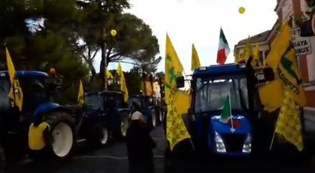 250 trattori a Pietrelcina per festa del ringraziamento della Coldiretti