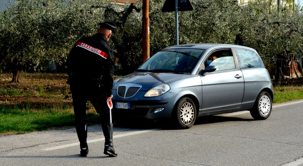 Roma, minaccia di morte la moglie e anche i carabinieri arrestato 30enne a Monte Mario