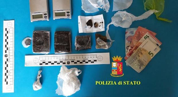 Ancona, in casa aveva marijuana hashish e cocaina: pusher arrestato