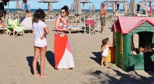Laura Pausini in spiaggia