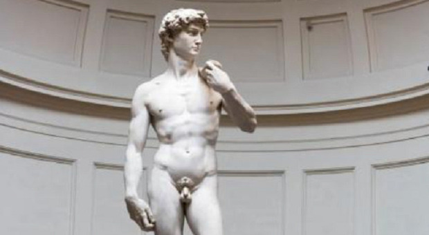 La preside mostra il David di Michelangelo agli alunni, genitori in rivolta la fanno licenziare: «È pornografia»