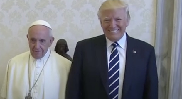 Papa Francesco e il 'maccartismo' verso la minoranza che nella Chiesa ama la messa in latino, sullo sfondo le elezioni Usa