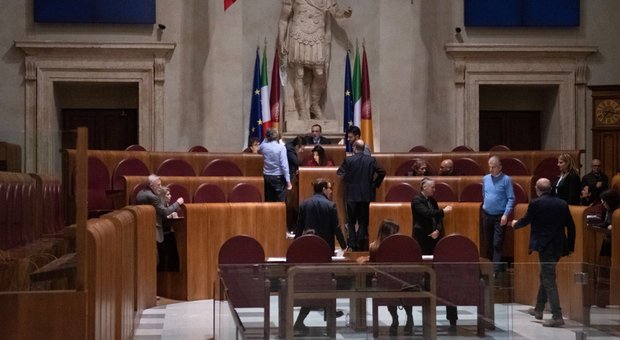 Maggioranza pentastellata in crisi in Aula Giulio Cesare