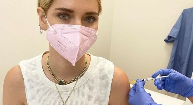 Chiara Ferragni si è vaccinata: «Dopo tanta paura, un passo verso una vita normale»