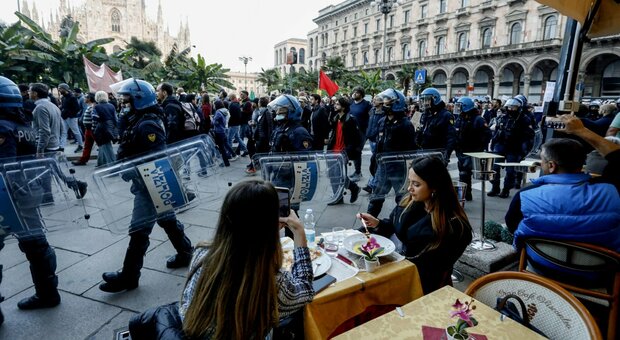 Corteo No pass a Milano, un arresto e 74 denunce: nove per apologia di fascismo