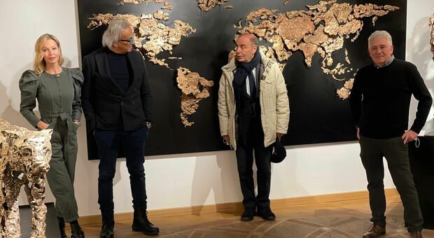 Cortina, inaugurata la mostra antologica di Dario Goldaniga nella galleria Proietti con Bruno Vespa