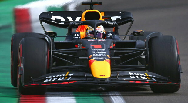 Max Verstappen ha dominato la "sprint race" ad Imola