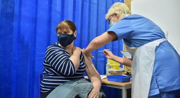 Benevento, vaccino anti-Covid: subito seimila dosi ma altri tre decessi