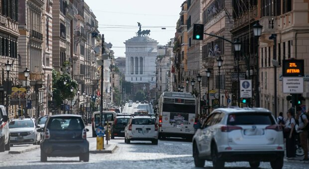 Roma, «Il tram è un’opera inutile, si pensi a salvare il Centro»: i residenti contro il progetto del Tva