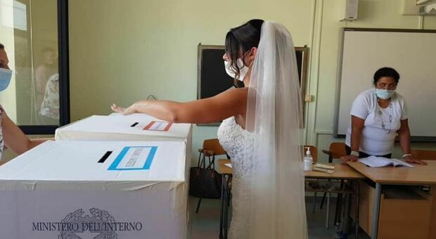 Regionali, sposa va a votare con l'abito nuziale, lo stupore degli scrutatori