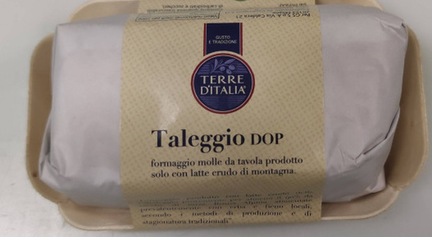 Taleggio ritirato dai supermercati per escherichia coli: ecco i lotti e il marchio da non consumare