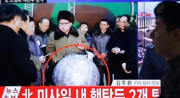 Kim Jong-Un con la mini atomica
