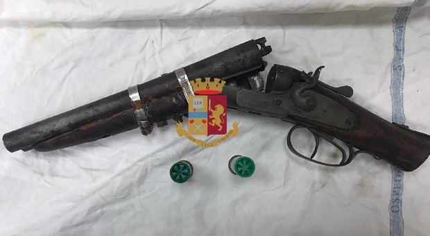Lite e colpi di fucile a canne mozze a Casalnuovo, arrestato 21enne