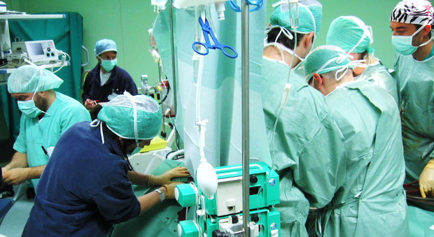 Medici in sala operatoria (foto di archivio)
