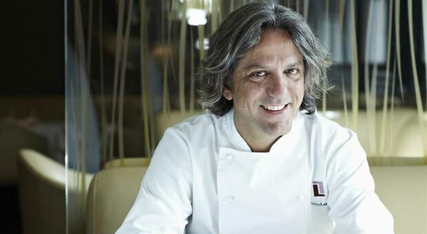 Chef Locatelli controcorrente: «Riaprire i ristoranti in base al numero dei vaccinati»