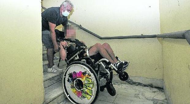 L'ascensore è fuori uso: disabile prigioniero in casa a Ostia