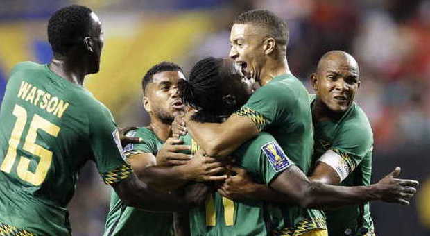 Gold Cup, la Giamaica batte gli Usa e vola in finale con il Messico che ha battuto Panama tra le polemiche