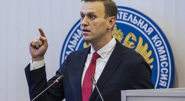 Russia, la commissione elettorale blocca l'oppositore di Putin Navalny: non può candidarsi