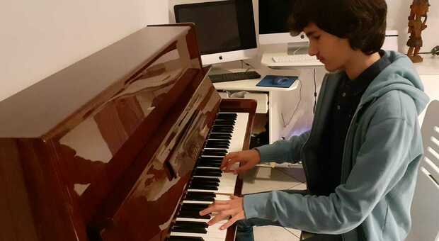Giulio Mendozza, giovane musicista napoletano classe 2007.