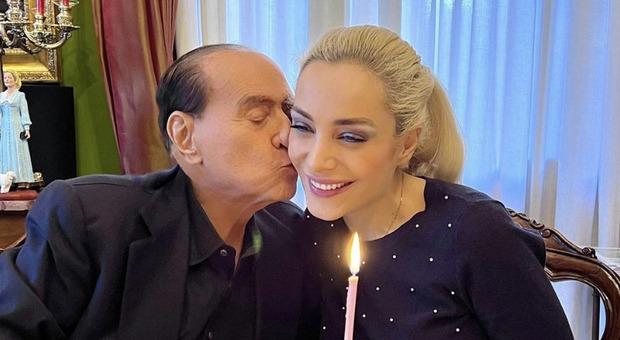 Silvio Berlusconi festeggia la sua fidanzata con un post al miele: ecco come