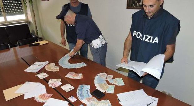 Roma, stampano banconote false e comprano pizza: arrestati radiologo e commerciante