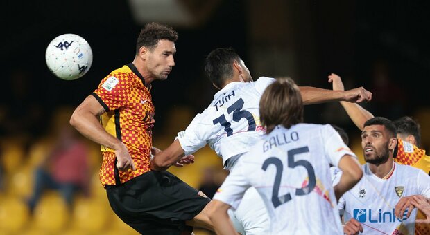 Benevento e Lecce si fermano sullo 0-0: annullato gol di Improta