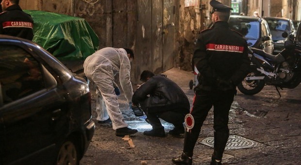 Quartieri spagnoli, video choc: così amici e parenti coprirono il killer