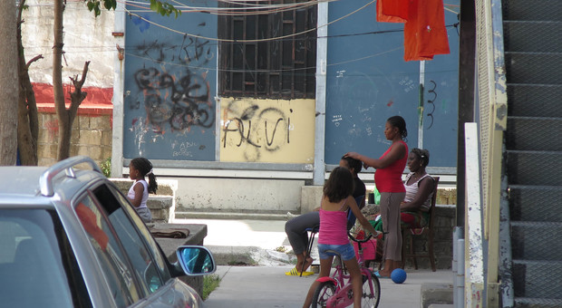 Napoli, interrogazione a tre ministri sui bipiani di Ponticelli: «È una favela»