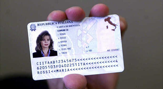 Roma, per la carta d'identità elettronica l'attesa è tre mesi. Così la prenotazione online rischia la bocciatura