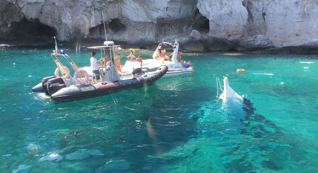 Affonda imbarcazione nelle acque di Capri: in salvo i cinque occupanti