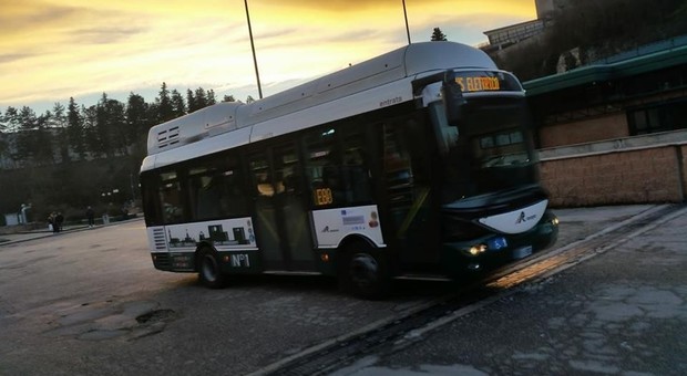 L’Aquila, mobilità sostenibile: autobus elettrici e nuove macchine per Polizia Municipale