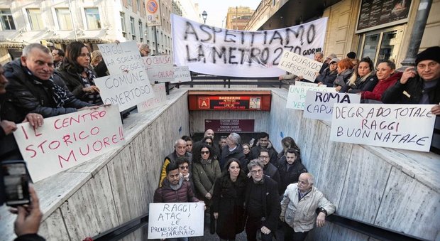 Metro Barberini, le scale mobili non superano il collaudo: la riapertura slitta ancora