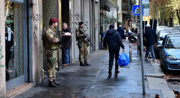 Milano, ecco i primi militari: “Presidi anche in centro e nei mercatini”