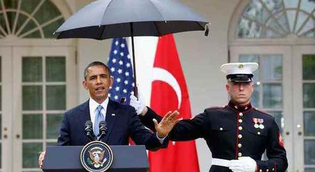 Usa, anche i marines soffrono la pioggia: sì all'uso dell'ombrello, ma non in battaglia