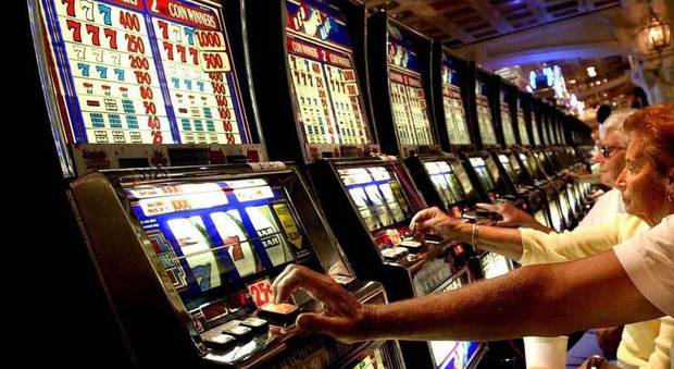 Renzi: "Toglieremo le slot machine da bar e tabaccherie"