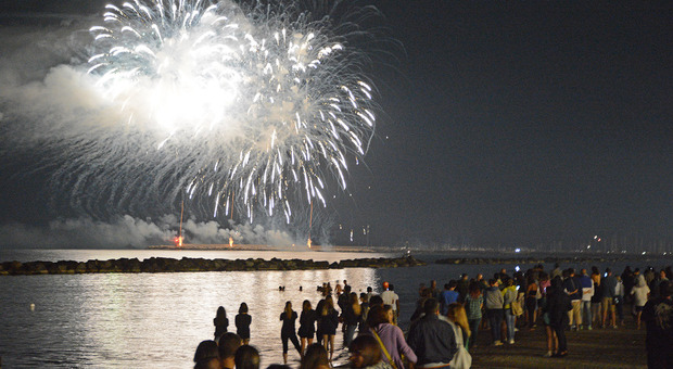 Civitanova celebra il patrono: fuochi d’artificio e spettacoli. Show pirotecnico in mare il 14 agosto