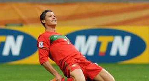 Cristiano Ronaldo esulta dopo aver realizzato il goal del 6-0