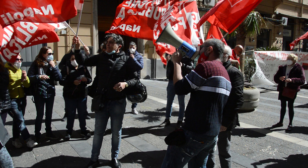 Napoli zona rossa, protestano operatori sociosanitari e artigiani di San Gregorio Armeno