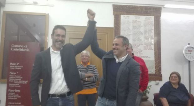 Henry Adamo riconosce la sconfitta e proclama vincitore Roberto Ascani già dopo i primi seggi scrutinati