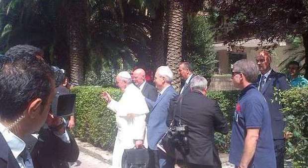 Il Papa torna a Caserta, Francesco atterra nella Reggia