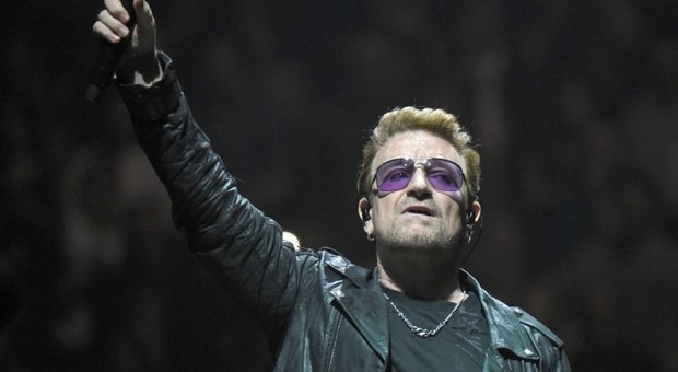 Bono Vox perde la voce e interrompe il concerto: «Non sappiamo cosa sia successo»