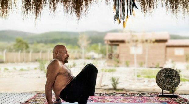 Il maestro di yoga Kazim Gurbuz ('Bg4Sdgs Time To Change', il progetto fotografico di Stefano Guindani con Banca Generali)